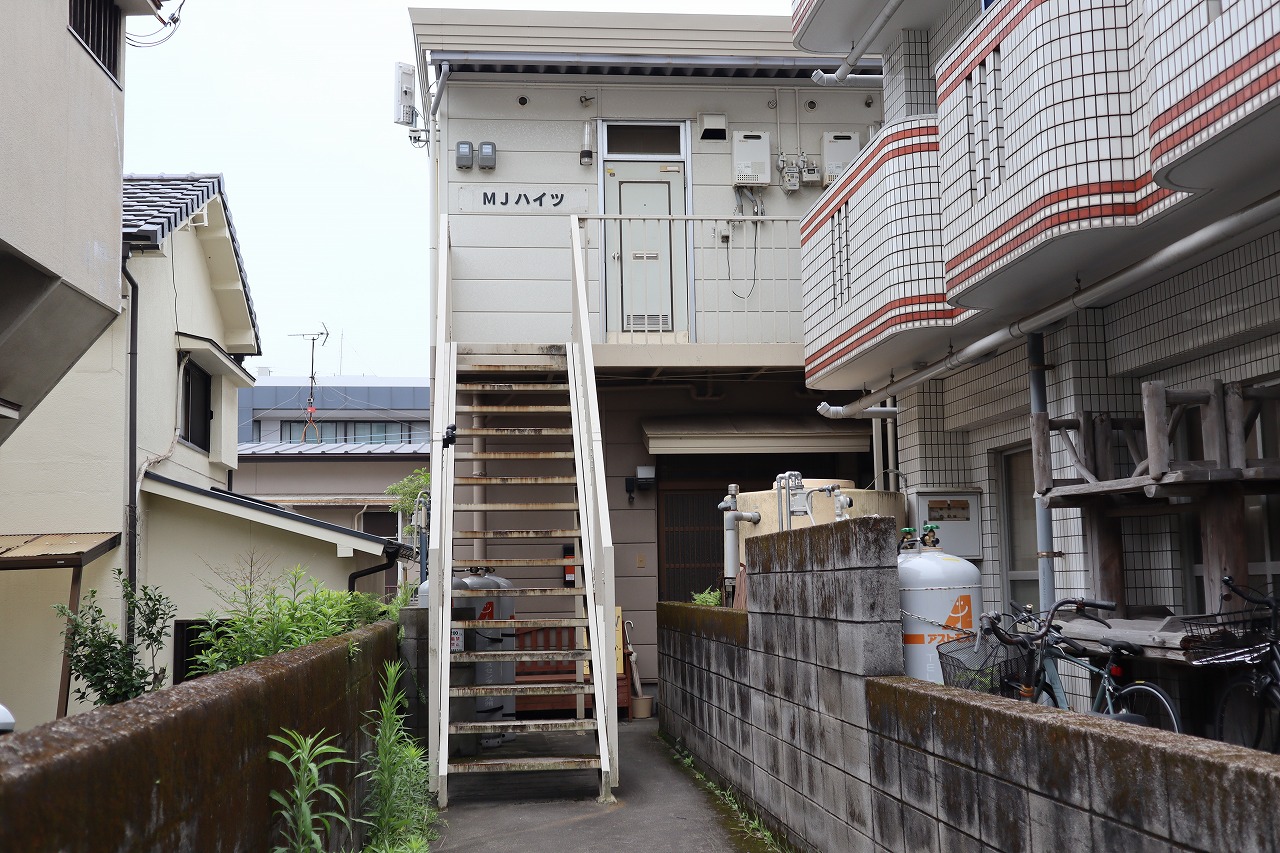 南郡元町　1階居宅2階アパート　賃貸収入がありながら住める家
